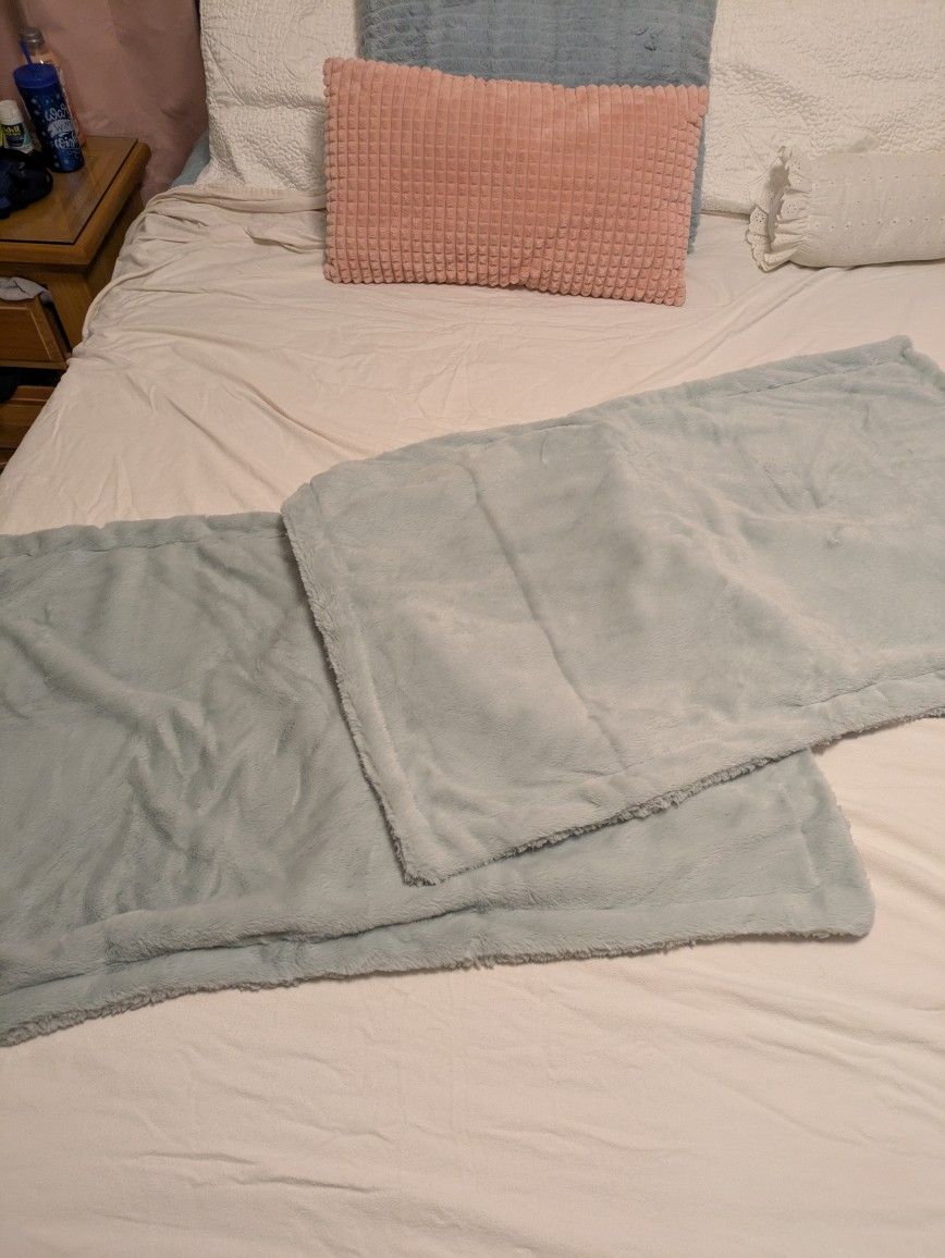 2 New Light Green Plush King Size Pillow Shams