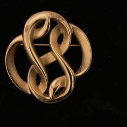 Vintage Goldtone Brooch (p.e.p)