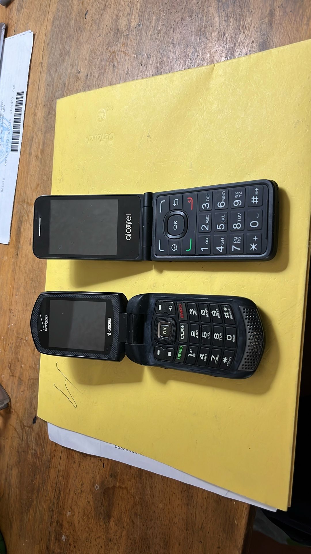 Verizon And Cricket Flip Phone S