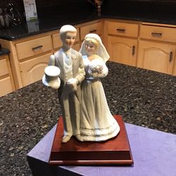 Wedding Topper        Man And Women Figurine 