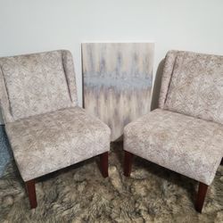 2 Sitting Chairs
