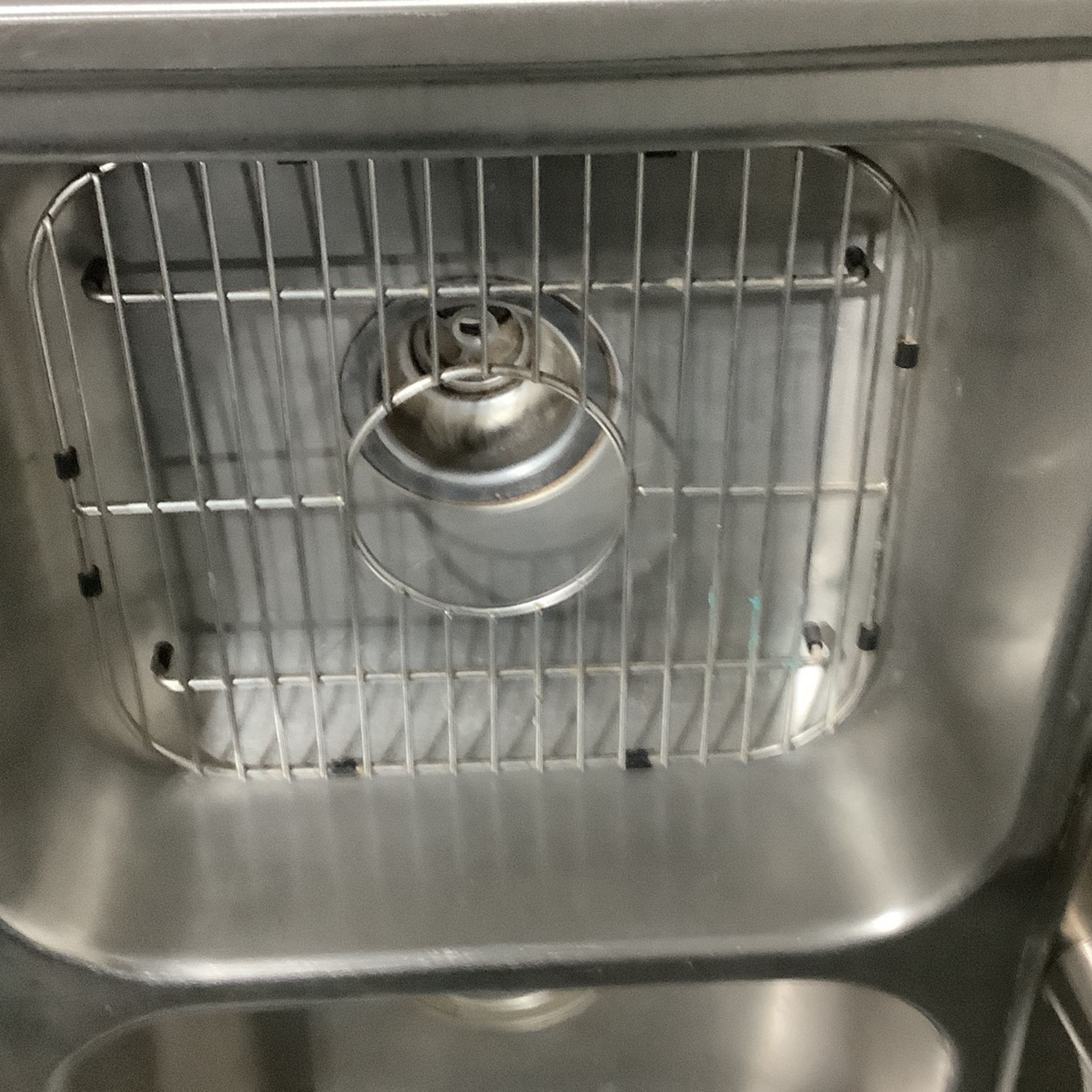 STAINLESS STEEL KITCHEN SINK , COMPLETE WITH GRINDER for Sale in Akron