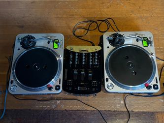 Numark dj setup turntables with needles and mixer