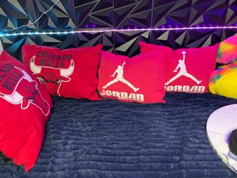 Chicago Bulls & Jordan Throw Pillows Set