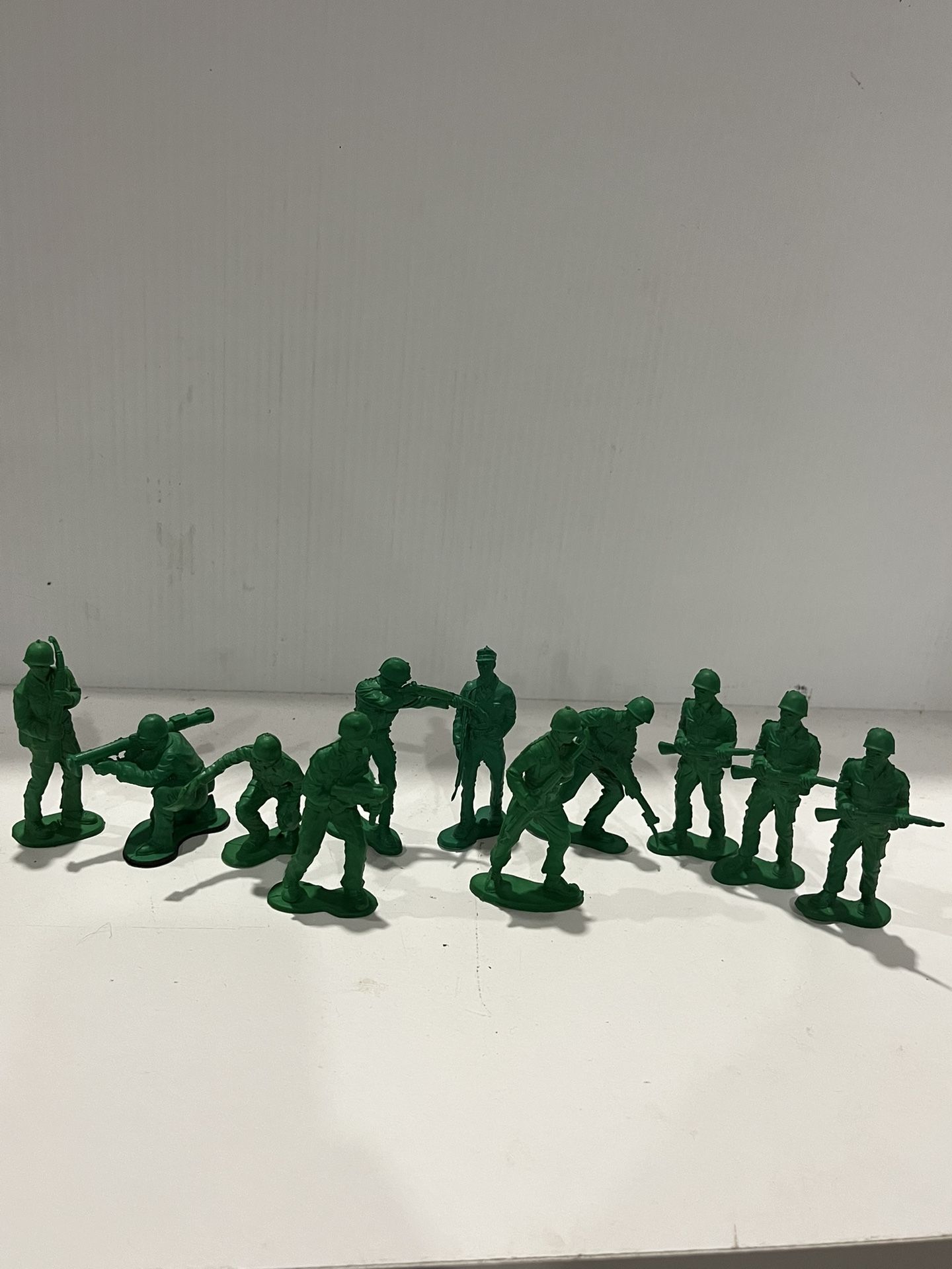 Vintage Marx Plastic Toy Soldiers 11 pcs