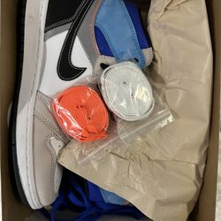 Jordan 1 “PROTOTYPE” size(10M). Worn in excellent condition. Comes with Og All. $99.99‼️ deals!😮‍💨