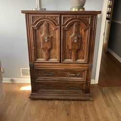 Vertical Wood Dresser With Cabinet Face