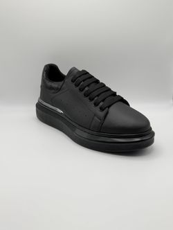 Brand New Comfortable Men Fashion Sneakers - Multiple Sizes