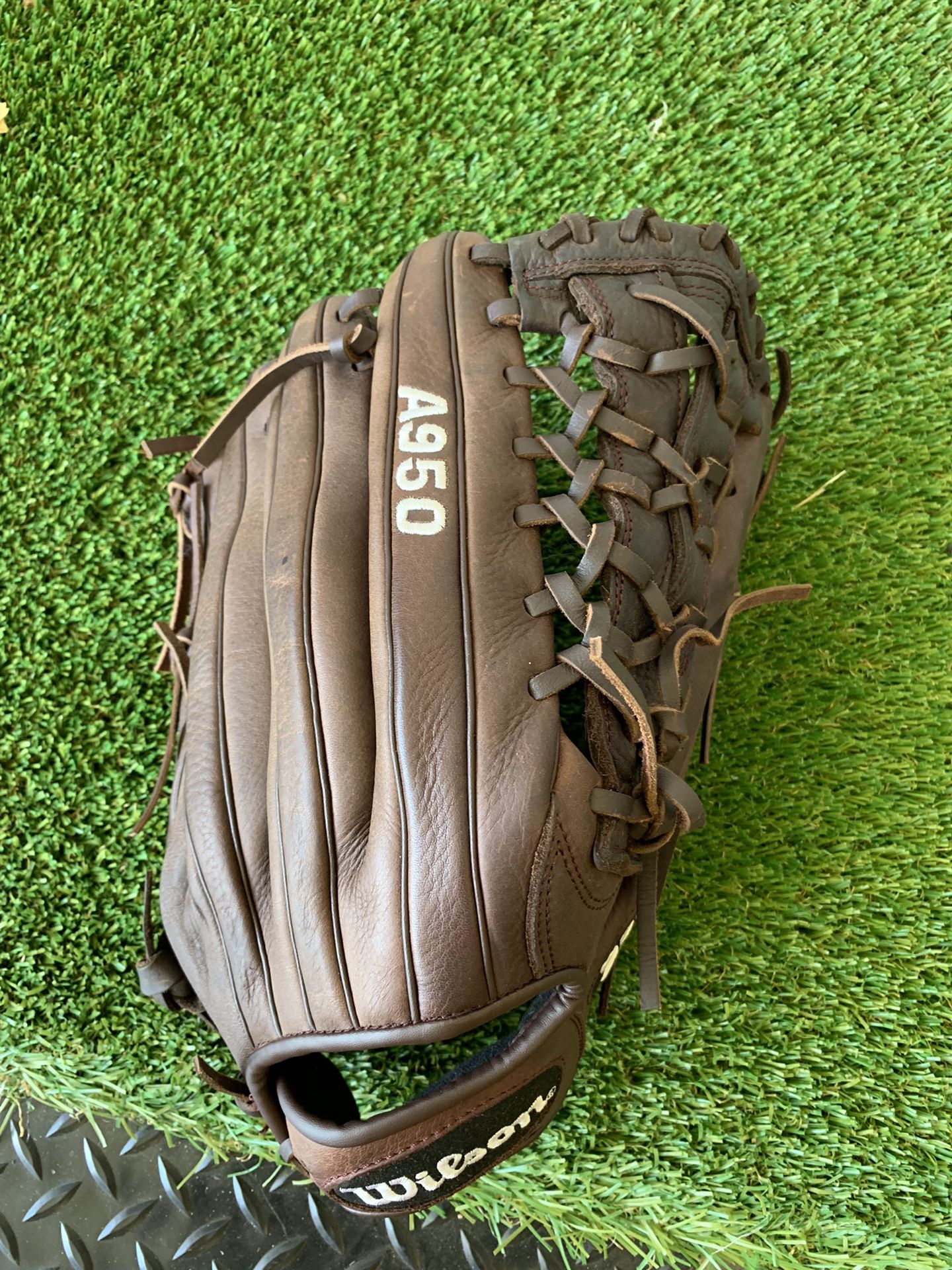 Wilson A950 14 inch Baseball Softball Glove