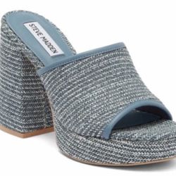 STEVE MADDEN PLATFORM HEELED MULE IN BLUE RAFFIA
