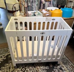 Bloom foldable Mini Crib