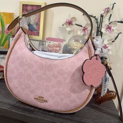 Coach powder pink