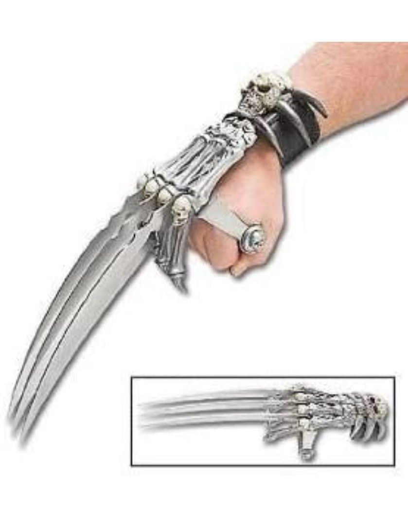 Skull & Bones Gauntlet Style Hand Claw (Limited Edition
) Sealed