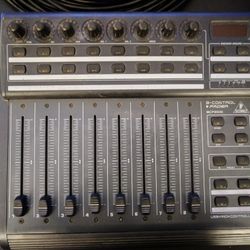 Behringer BCF2000