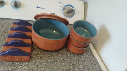 Todo por $10 la tapa de la olla tiene un detalle pero no está quebrado