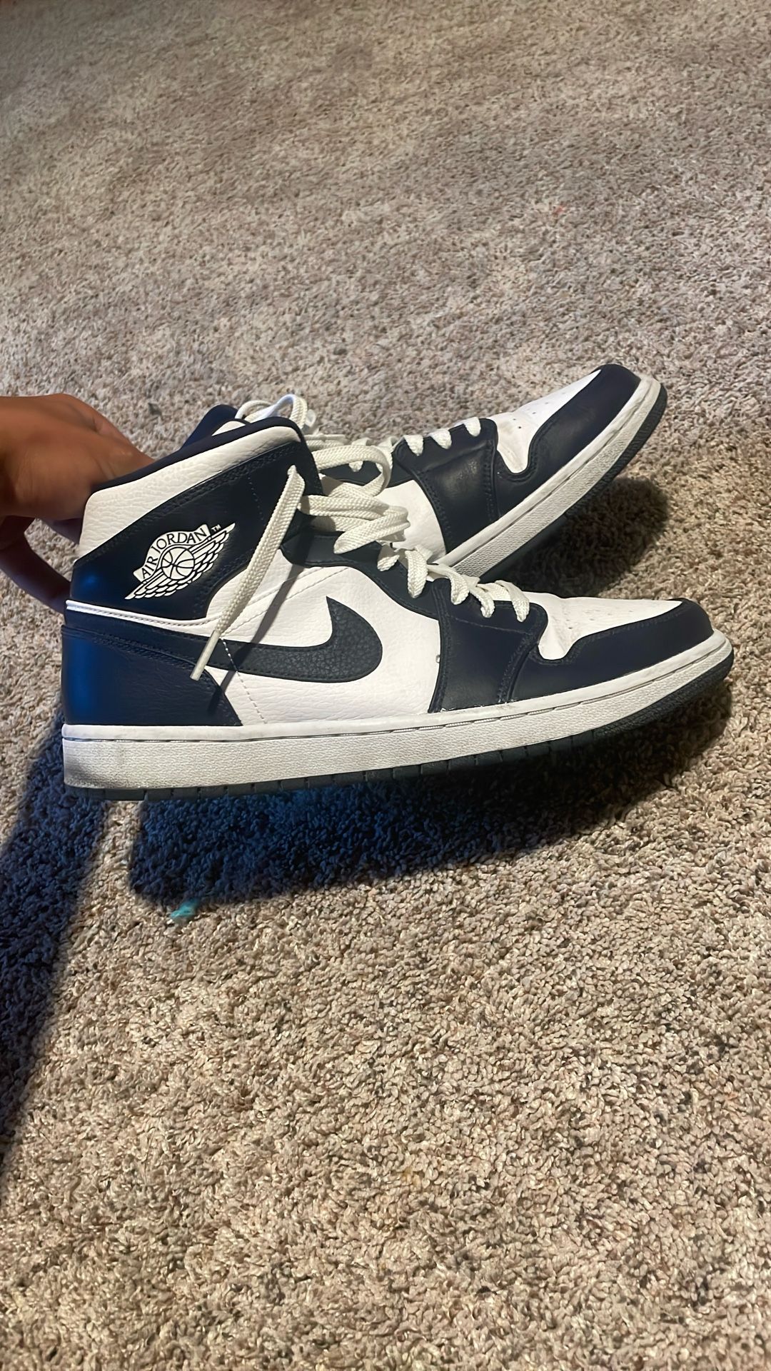 Jordan 1 mid Dark Navy blue