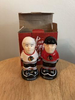 Chicgao Black Hawks salt and pepper shakers