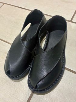 Men’s size 11 open toe, black sandal