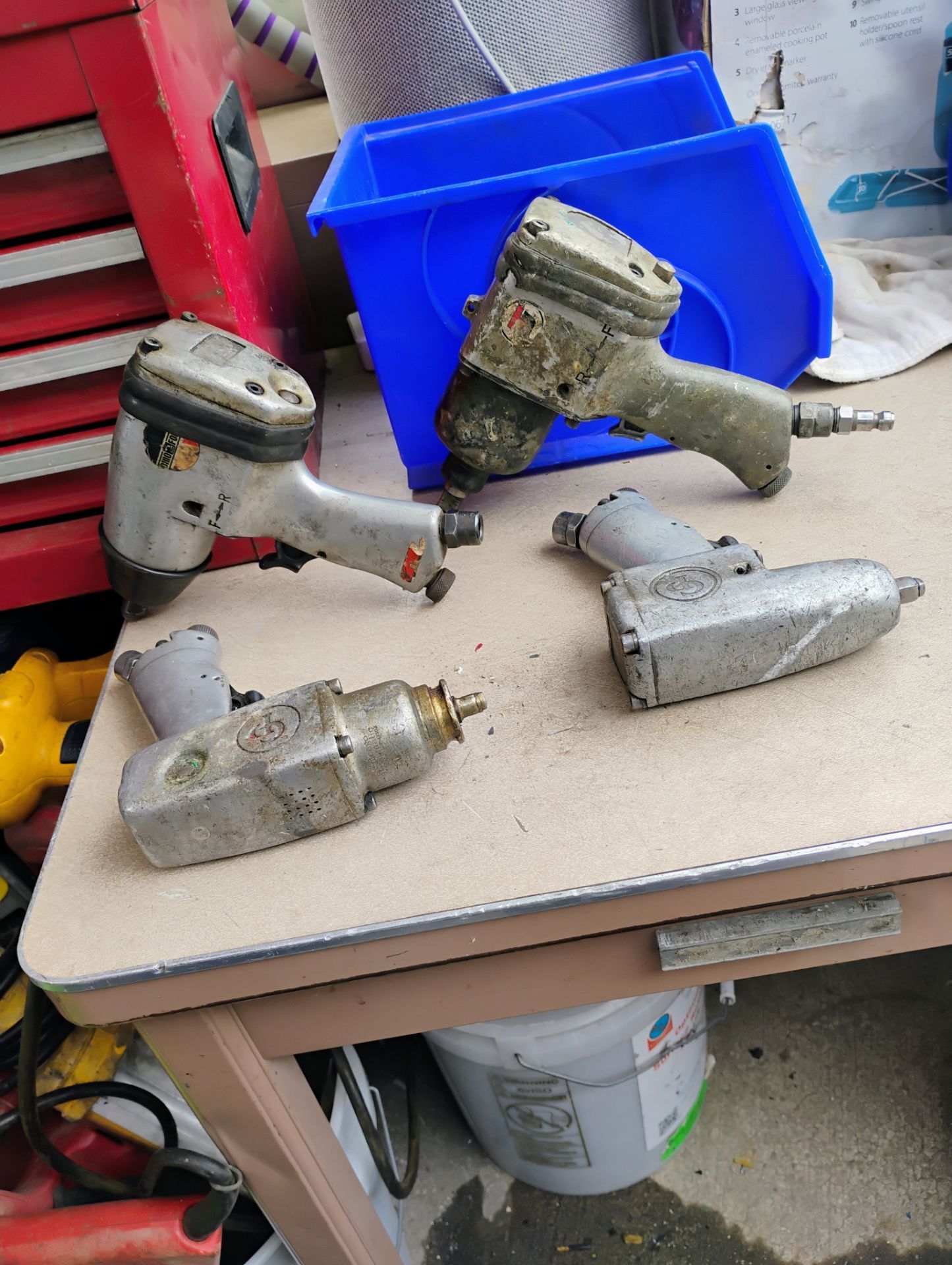 4 pistolas de impacto