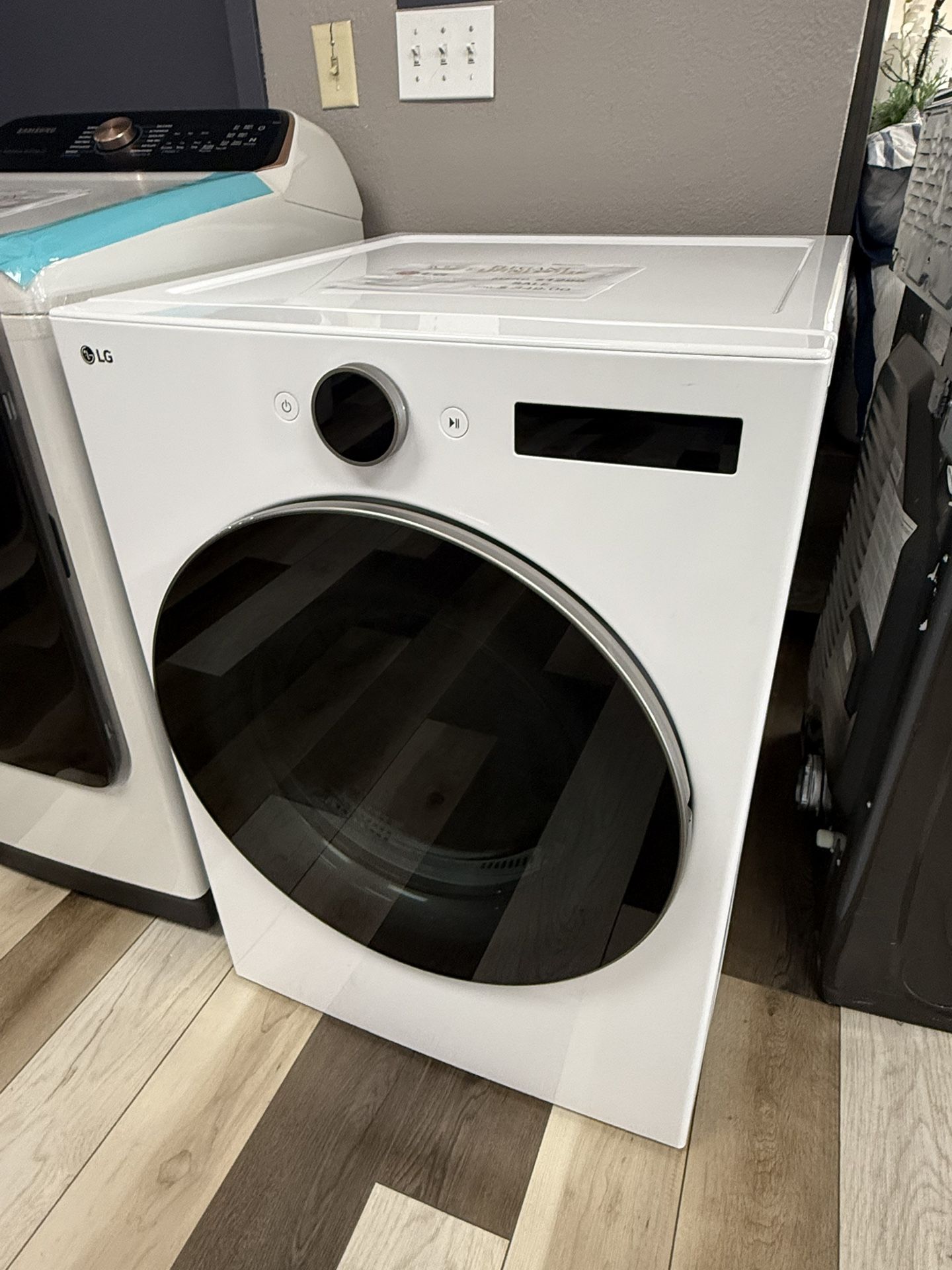 LG Smart Gas Dryer 7.4 Cu