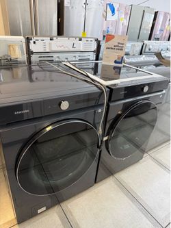 Samsung bespoke front load washer and gas dryer set with brand new dryer