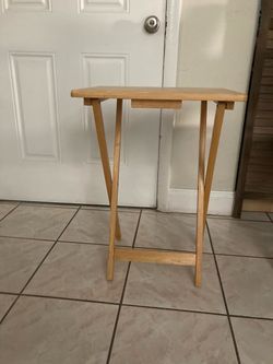 Tray folding table