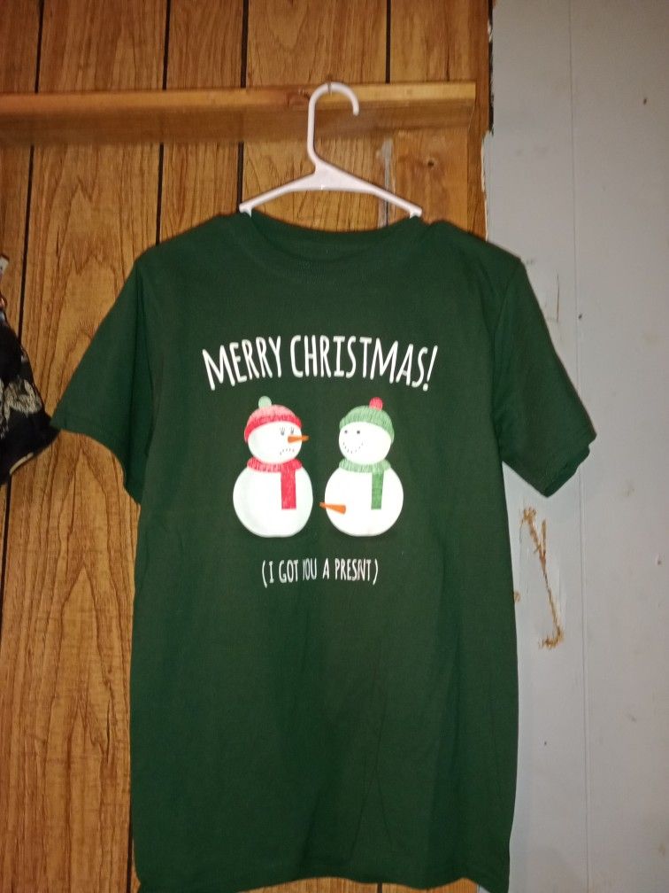 🩷 Small. Xmas Shirt .. Still Available