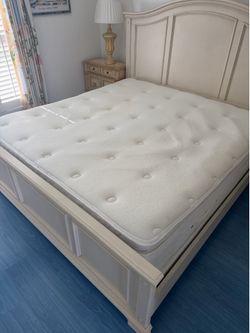 Sealy King Size Mattress - Posturepedic - Pre-Owned Mattress ONLY