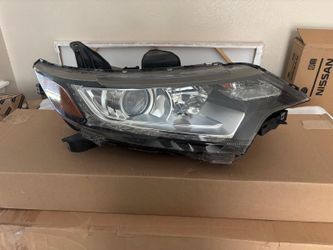 2020 Mitsubishi outlander passenger side headlight