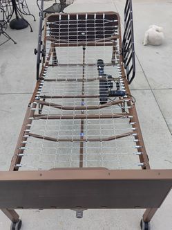 Cama electrica para paciente muy Buena y limpia ..seminueva