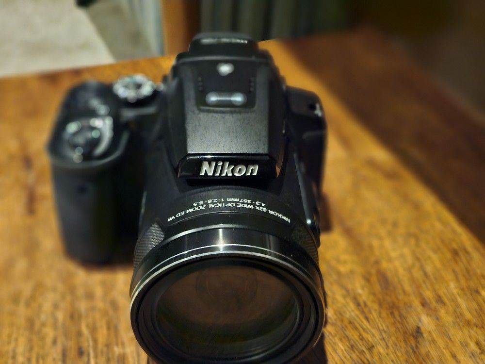 Nikon COOLPIX P900 24-2000mm f2.8-8 Zoom lens 16MP, WiFi