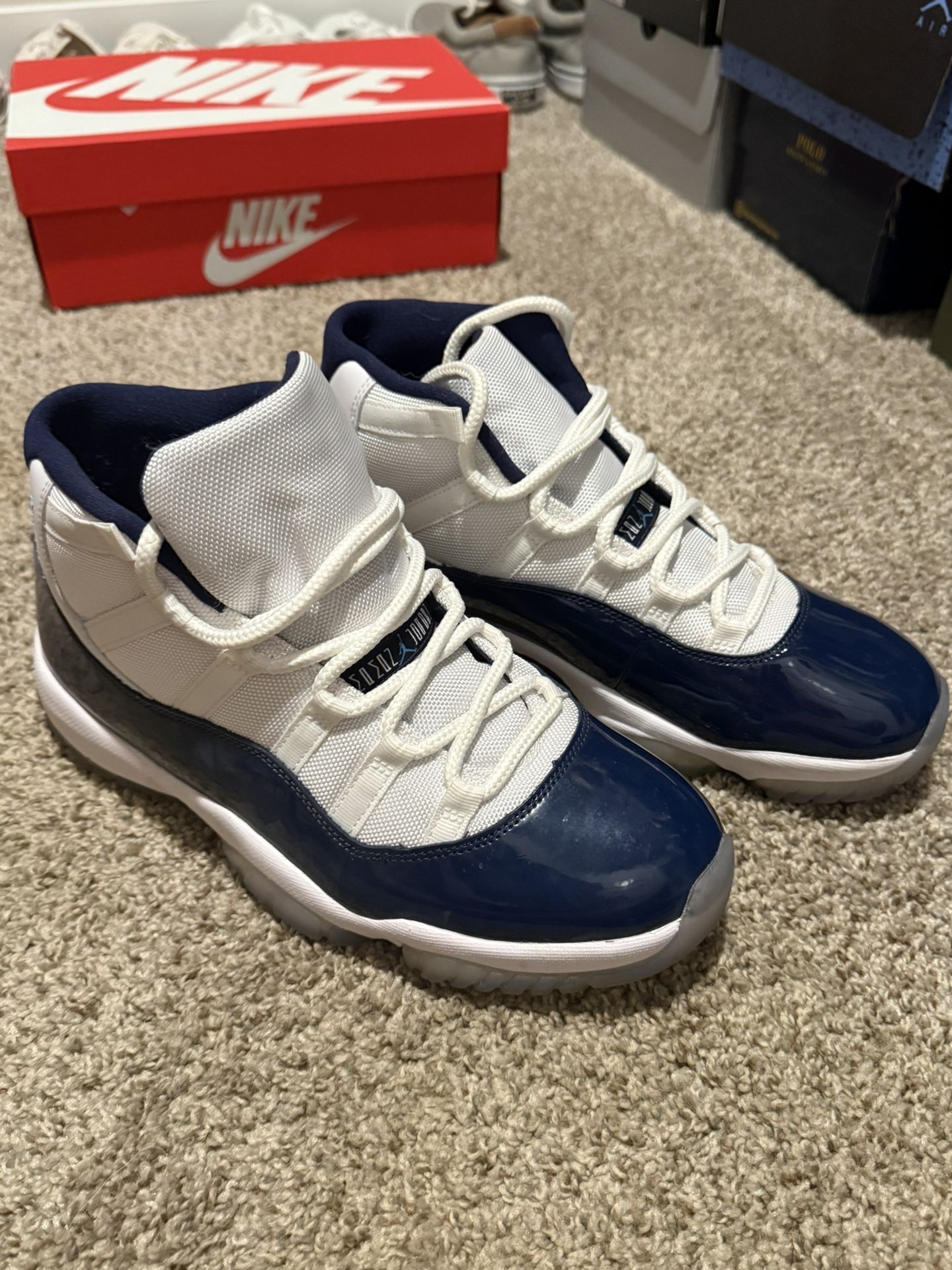 Air Jordan 11 (University blue)