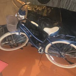 Woman’s Bike -  fantastic Condition.