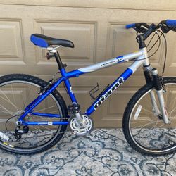 Giant Yukon Le Mountain Bike 