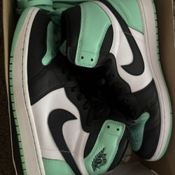 Air Jordan 1 Retro High OG “Green Glow”
