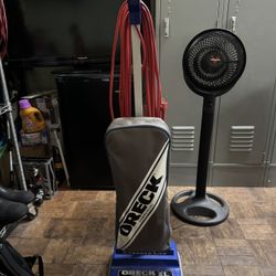 Pre-Owned Oreck Commercial XL2100RHS Upright Vacuum, Blue ( Read Description)