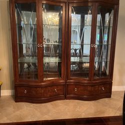 Pair of Vintage Thomasville Bogart Collection "Bel Air" Mahogany Curio China Display Cabinets- Mint
