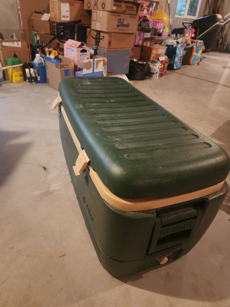 Large Igloo Cooler