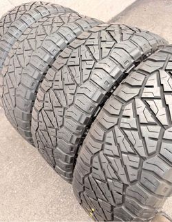 35x12.50/22 Nitto vendo un set de llantas usadas excelente condiciones de vida las 4 ✅🤩I am selling a set of used tires, all 4 in excellent living co