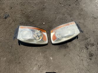 2008 Dodge 4x4 Truck Head Lights Set