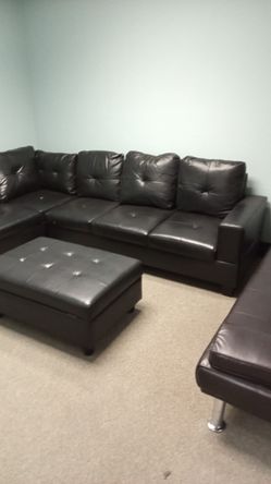 BRAND NEW SECTIONAL COUCH WITH STORAGE OTTOMAN