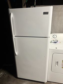 Fridge with ice maker