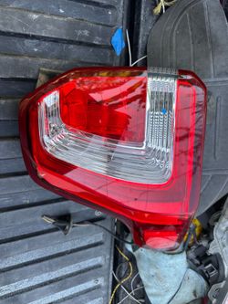 2016-2019 FORD EXPLORER PASSENGER SIDE TAILLIGHT 👉👉ASK FOR PRICE