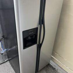 Frigidaire Refrigerator 