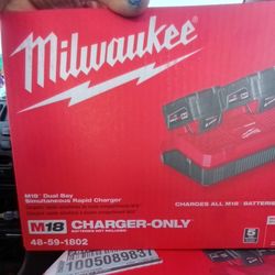 Milwaukee M18 Dual Bay rapid Charger 