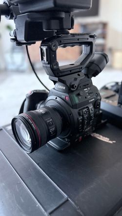 Canon EOS C 300 mark II Cinema Camera with Lens
