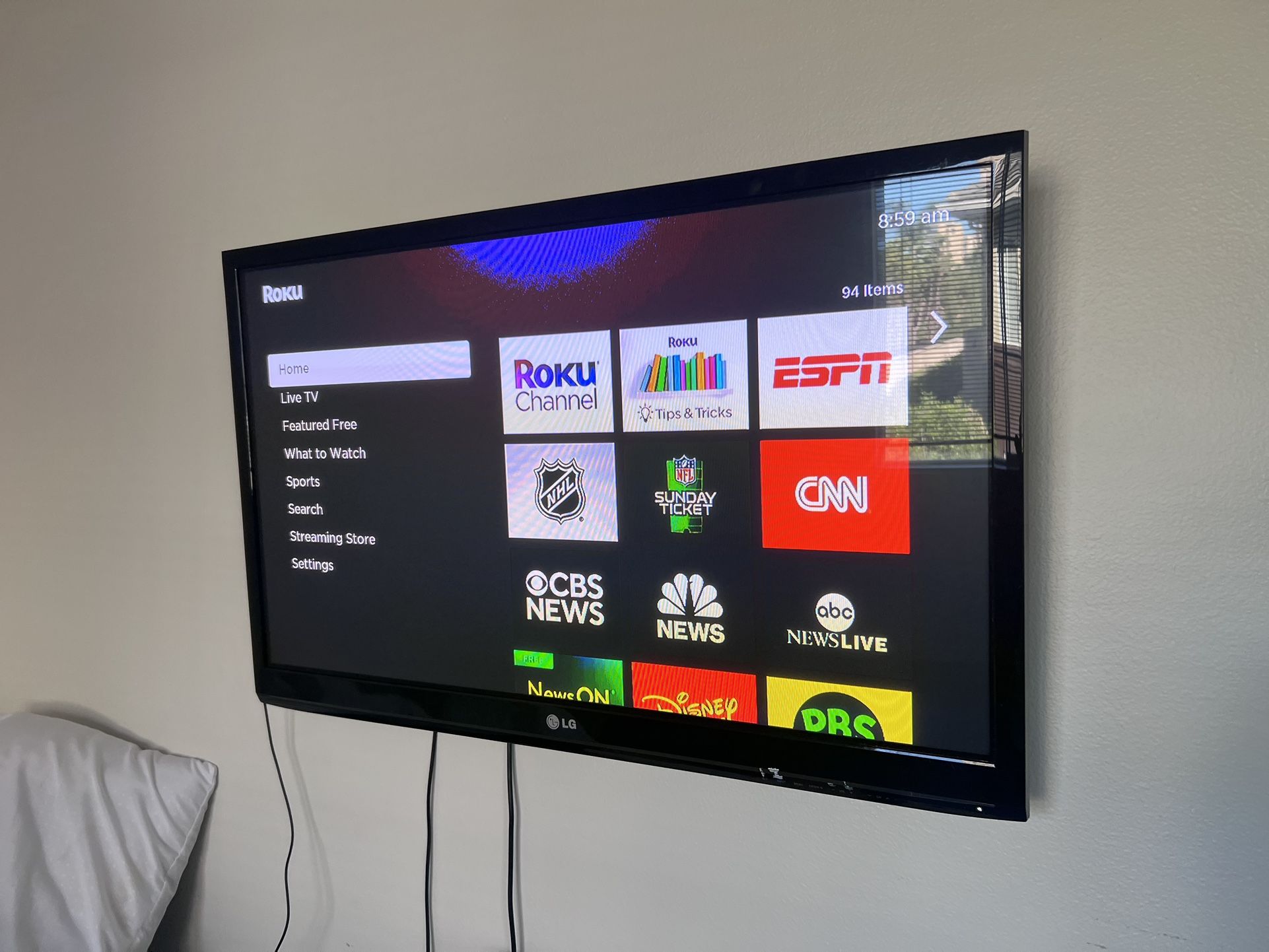 47 Inch Roku TV HD with wall mount