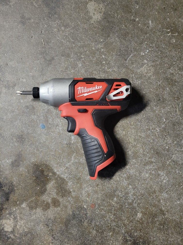 Milwaukee 2462-20 M12 12-Volt Li-ion 1/4" Cordless Hex Impact Driver Bare Tool