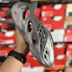 Yeezy Foam Runner size 8,9,10,11