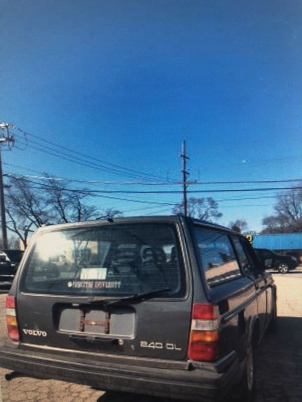 1990 Volvo 240 Wagon 205,000 miles for Sale in Downers Grove, IL - OfferUp